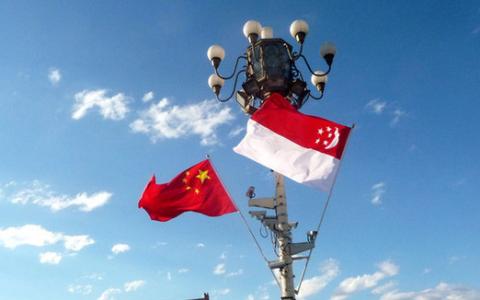 新加坡报业控股集团董事长李文献医生昨天在首届《联合早报》新中论坛致辞时说,新中关系牢固且互惠互利,但两国在一些问题上有分歧,也是“自然且在所难免的”。(联合早报)