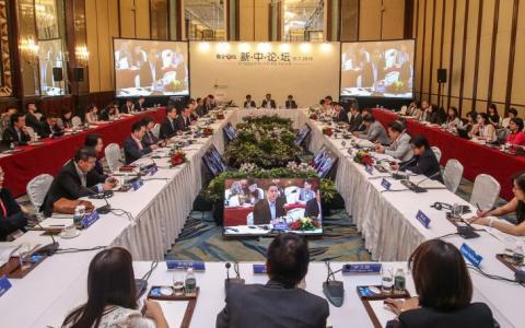 陈振声昨天出席在香格里拉大酒店举行的第二届《联合早报》新中论坛,并同与会嘉宾进行对话。(叶振忠摄)