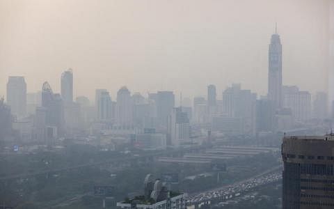 泰国曼谷都会区被烟霾笼罩近两个月，情况一直不见好转。（路透社）