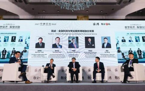 新中论坛昨天举行“金融科创与专业服务领域融合发展”圆桌论坛,从左至右:新加坡《联合早报》兼《联合晚报》总编辑吴新迪、新加坡资讯通信媒体发展局局长陈杰豪、新加坡新跃大学教授李国权、商汤科技联合创始人徐冰、清华大学经管学院副教授黄张凯。(《联合早报》特约摄影张凯摄)