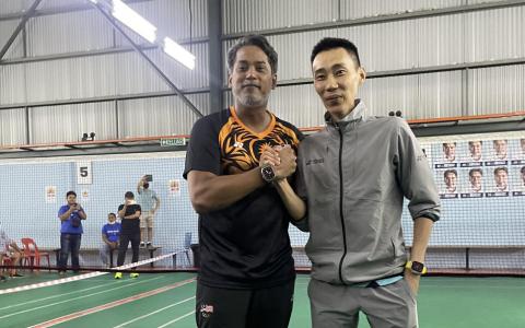 凯利受访时称李宗伟（右）为“国家英雄”，并透露10年前自己未出任青年及体育部长时就与李宗伟相识。（萧郡瑜摄）