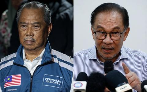 国家元首于星期二下午4时30分召见希盟主席安华（右）和国盟主席慕尤丁（左）。（叶振忠摄、路透社）