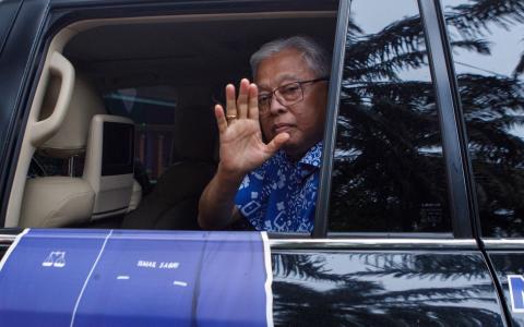 依斯迈沙比里22日在推特上说，国阵最高理事会议决，不支持希盟也不支持国盟组建新政府。（彭博社）