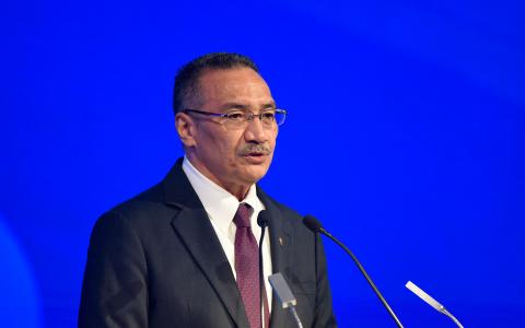 马来西亚国阵总财政希山慕丁真的缺席国阵最高理事会会议。（法新社）