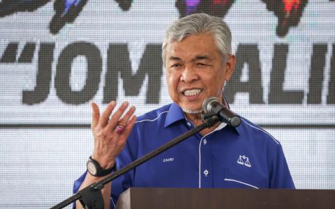 社媒流传一份据传是阿末扎希（图）致国家元首的信函，表明国阵30名国会议员一致支持安华出任首相，引起国阵成员党不满。（叶振忠摄）