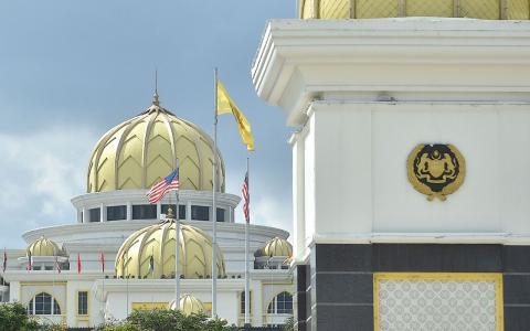 砂盟消息称，国家王宫传召砂盟五名代表代表23日入宫，觐见国家元首。（法新社）