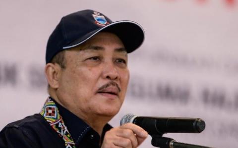 沙巴首长兼沙盟主席哈芝芝在声明中说：“为了国家稳定和人民的福祉，沙盟与砂盟（砂拉越政党联盟）一致，遵从国家元首的任何决定和建议，组建一个联合政府。”（取自哈芝芝脸书）