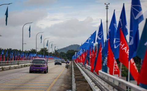 国阵与希盟这次大选时斗得你死我活，但如今国阵很可能支持希盟领导的团结政府。（叶振忠摄）