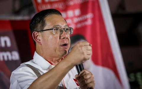 民行党主席林冠英星期四（11月24日）发出声明，就之前可能冒犯砂拉越州总理巴丁宜阿邦佐哈里和州政府的言论道歉。（叶振忠摄）