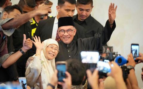 马来西亚新首相安华说，他将在12月19日召开国会，而除了国会议员宣誓就任，第一项动议会是信任动议。（法新社）