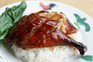 王女士想吃鸭腿饭，岂料员工却拒卖。（档案照片）