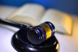 经调查，警方在三个小时内锁定嫌疑人身份并逮捕他。初步调查显示，男子相信也涉及另五起类似的骗案。（档案示意图）