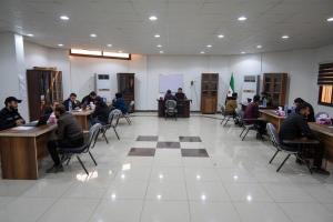 1月27日，“叙利亚民主力量”成员在北部城市拉卡（Raqqa）向叙利亚政府登记，以确定他们的身份。（路透社）