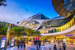 狮城大厦（Plaza Singapura）将从2026年第三季起分阶段进行翻新，至2028年第四季竣工，期间商场将如常营业。（凯德投资提供）
