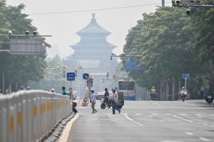 在宣布缅甸总统敏昂莱将于下周访华的同日，中国外交部确认，已拘捕一名专注缅甸议题的美籍学者。图为今年5月14日的北京街头。（法新社）