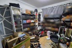 行动中起获的物品包括名牌包、钱包、手表、太阳眼镜、服饰、鞋履和配饰等。（新加坡警察部队提供）