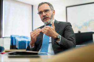 国际货币基金组织首席经济师古兰沙2022年初上任，下周任满后将回返教职。他周五受访时回顾全球经济在他任内经历的多次冲击。（法新社）