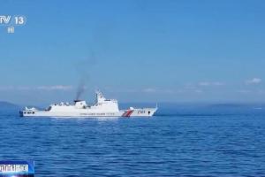 中国大陆海警局星期六（7月4日）通报，大陆海警在台湾以东海域开展常态化执法巡查，秀山舰编队当天接替岱山舰编队，继续在相关海域开展相关行动。图为秀山舰2024年9月访问俄罗斯的视频截图。（中国中央电视台视频截图）