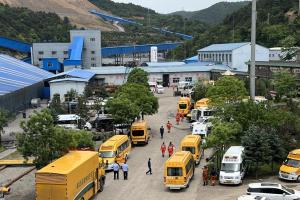 2026年5月23日，中国山西省沁源县柳神峪煤矿发生瓦斯爆炸，救援人员在事故现场展开救援。（路透社）