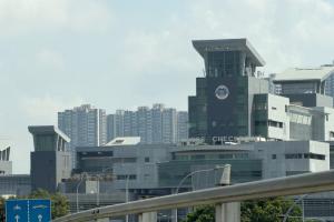 移民局于6月学校假期期间在兀兰关卡采取加强交通执法行动。（海峡时报）