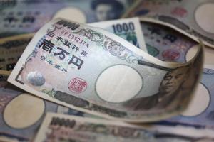 日本财政部长片山皋月星期五（7月10日）表明，政府正采取措施，鼓励包括全球最大养老基金日本政府养老金投资基金在内的多个养老基金，“大幅增加对日本金融资产的投资”。（档案照片）