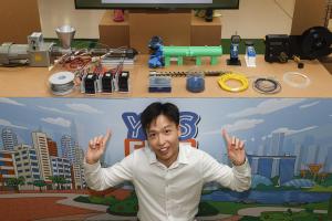 新加坡国立大学机械工程系毕业的袁宏境是第三届“环境永续青年领袖计划”的参与者之一，他与团队初步研发出将使用过的聚丙烯塑料回收再造成3D打印的耗材。（关俊威摄）