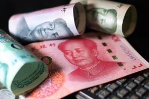 中国人民银行副行长邹澜说，人民币汇率预计将延续双向波动，凸显监管保持人民币灵活性的决心，下半年人民币汇率波动或有所增加。（档案照片）