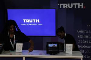 特朗普旗下的社媒平台Truth Social推出付费推送信息服务，让金融机构客户可“最快”收到最具影响力账户的贴文。（路透社）