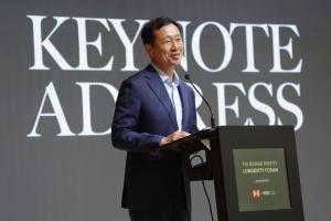 保健卫生部长王乙康星期六出席《商业时报》首届“长寿经济论坛”时指出，长寿经济蕴藏许多值得发展的机会，关键是聚焦真正能够改善健康、避免浪费医疗资源的领域。（海峡时报）