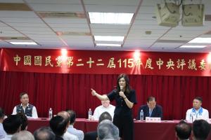 台湾在野的中国国民党主席郑丽文星期一（7月27日）在中央评议委员会议上致词时说，希望蓝营团结力拼在年底的地方选举取得胜利，然后朝着2028年重返执政目标迈进。（中国国民党官网）