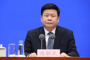 中共重庆市委副书记、代市长陈新武星期五（7月31日）主持召开市政府党组会议，强调要”牢固树立和践行正确政绩观”。（互联网）