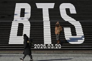 韩国男团“防弹少年团”日前宣布将在釜山举行巡演，就有歌迷反映房价被大幅调涨，或原本已预订的客房遭无故取消，引发舆论关注。（法新社）