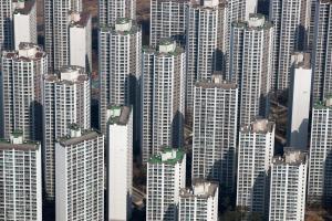 韩国从明年起全面改革综合房地产税制度，要提高针对高价值住宅和投资性房产的税收，以遏制房地产市场持续上涨带来的投机行为。（彭博社）