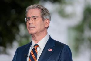 美国财长贝森特认为，霍尔木兹海峡将逐渐失去战略重要性。（路透社）