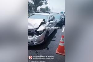 根据网上流传的画面，六辆车的头尾都受到不同程度的损坏。（取自脸书）