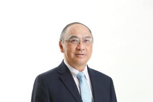 过去10年来，陆路交通管理局主席陈庆鏻展现杰出领导力，与陆交局管理层和公共交通业者紧密合作，改善我国的陆路交通系统，尤其对提升地铁系统的可靠度有显著贡献。（交通部提供）