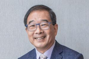 对于推进我国成为调解服务国际枢纽，新加坡国际调解中心主席林长仁不遗余力。他走访世界各国与各地代表联系，呼吁支持《新加坡调解公约》，倡导以调解方式和平解决国际纠纷。（受访者提供）