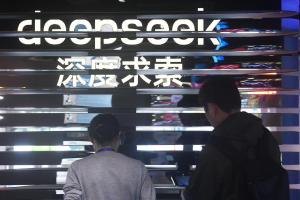 中国人工智能公司深度求索（DeepSeek）8月12日深夜发布新模型V4 Pro正式版，该版本的多项智能体能力大幅提升。（新华社档案图片）