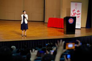 教育部旗下的推广华文学习委员会于2005年开办“学前华文教师研讨会”，通过演讲和工作坊，让本地学前华文教师接触更多元的教学法，提升专业水平。（龙国雄摄）