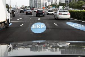 新一代无闸门公路电子收费系统（ERP&nbsp;2）明年1月全面启用。陆交局目前正进行测试，邀请1000名驾驶者就不同收费区的路面标识和指示牌设计提出意见。（陈渊庄摄）
