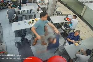 男子（蓝绿衣者）突然伸手推人，惊动在场食客。（取自美樱云吞面脸书）