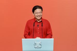 黄循财总理将在星期天（8月23日）傍晚6时45分，先以马来语和华语演讲，随后于晚上8时，以英语发表演说。照片摄于去年的国庆群众大会。（档案照片）