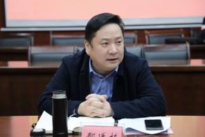 中国浙江省杭州市滨江区副区长郁廷栋的简历被政府官网撤下后，一篇和他有关的、有前调查记者背景的微信公众号文章《一场酒局献祭，掀开了杭州地产潜规则》，星期一（8月17日）在中国网络热传。（取自杭州政府网站）