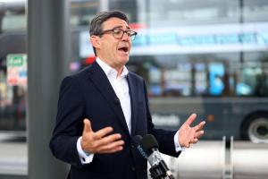 英国首相伯纳姆说，这是“英国在履行长期以来的承诺，即百分之百支持乌克兰对抗这场由俄罗斯总统普京发动的非法战争”。（法新社）