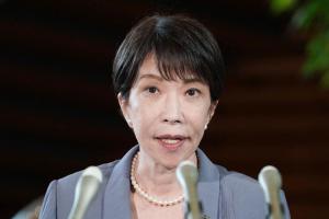 日本高市早苗政府本月初正式批准从明年4月起调低食品消费税两年，虽获49%民众支持，但也有大部分民众关注减税对国家财政的影响。（法新社）