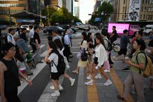 过去四年，94%的青年失业岗位集中在AI应用广泛的行业。（法新社档案照片）
