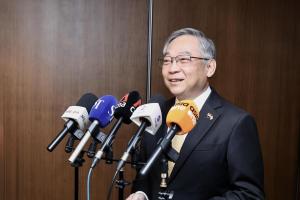 副总理兼贸工部长颜金勇星期四（8月20日）在第四届印度—新加坡部长级圆桌会议后接受本地媒体访问。（周国威摄）