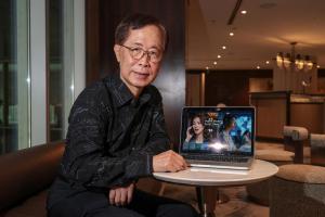 从传统广告、数字营销一路奔向AI营销，麦子凌在不断转换跑道的过程中主动自我迭代，敏锐地踩在了科技浪潮的每一个节拍上。（李冠卫摄）