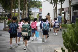 教育部正检讨小一报名框架，确保小学为不同背景的孩子开放，促进社会融合。（海峡时报）