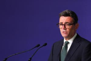 英国首相伯纳姆在一份声明中说，“乌克兰的安全就是我们的安全”，英国将与乌克兰站在一起“直到最后”。（法新社）